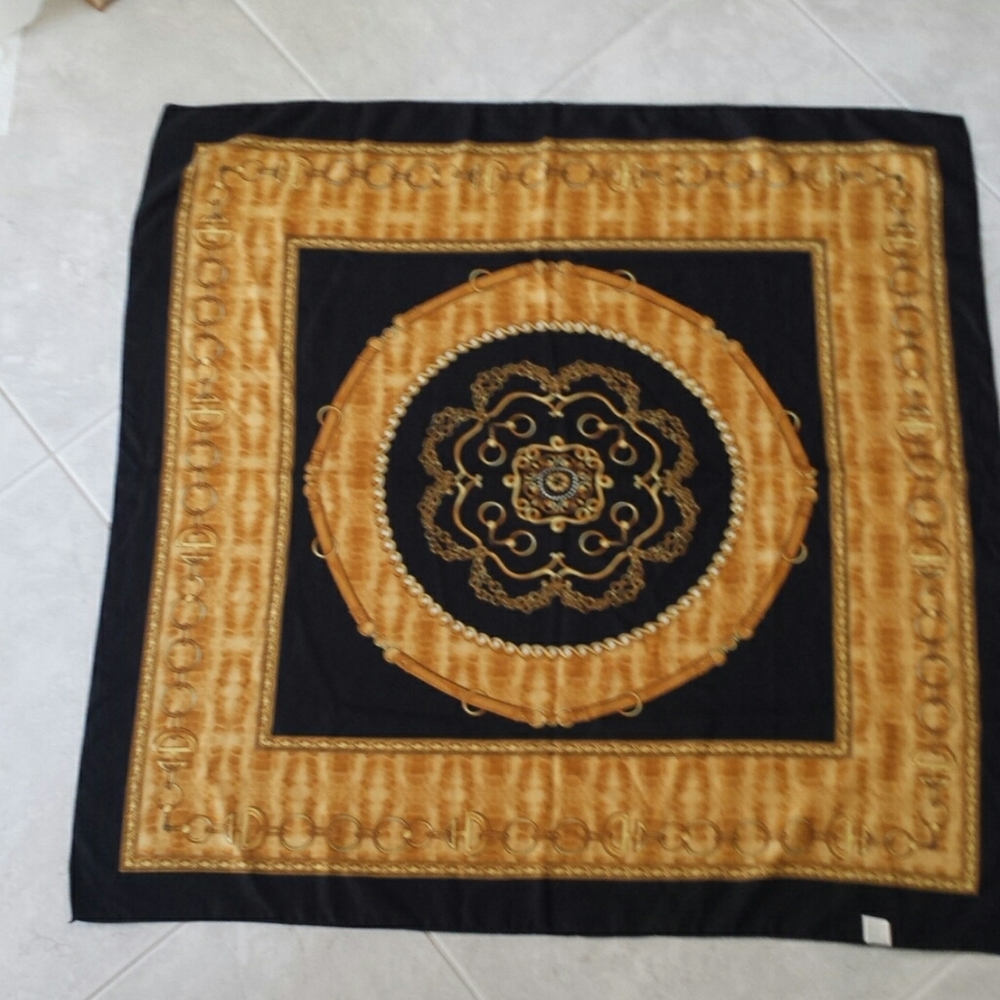 Italian Made Scarf - Picture 9 of 11